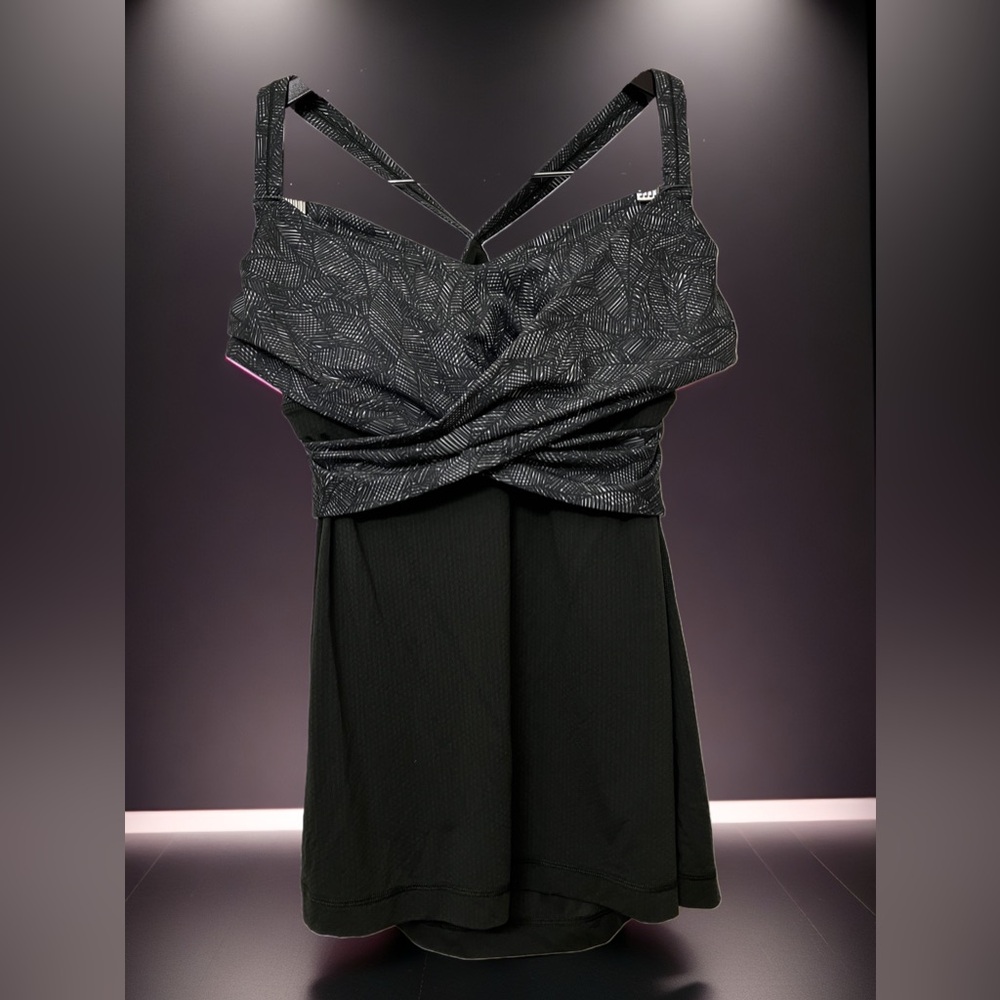 Lululemon Athletica Crisscross Sport Tank Top built in Bra Army Green Sz 10